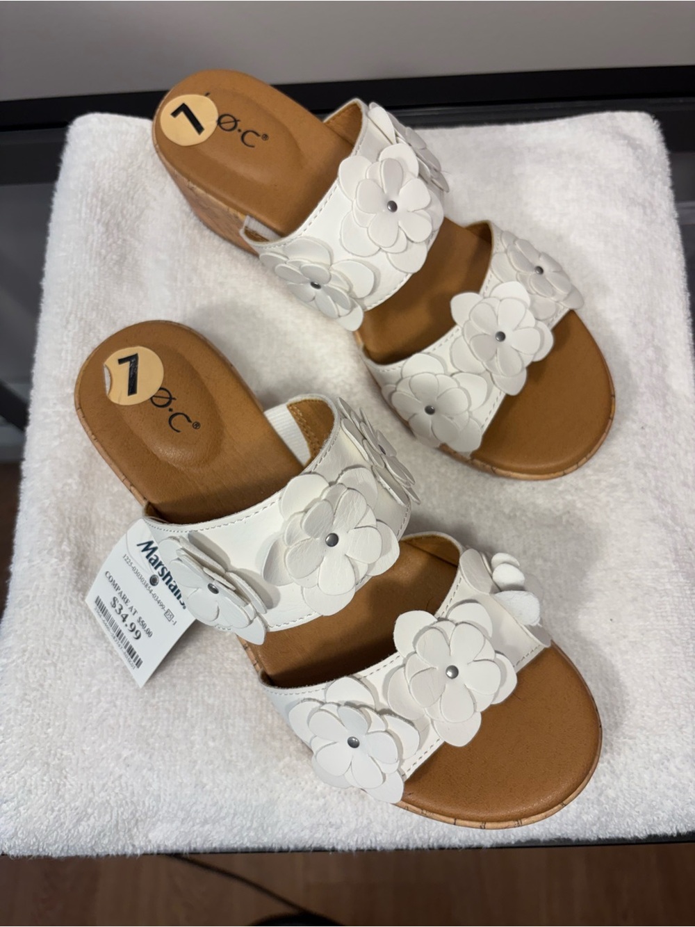 b.o.c. White Floral Wedge Sandals Size 7 NWT Cork Platform